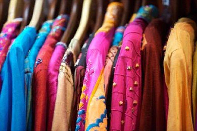 Chuyển phát nhanh mẫu quần áo sang Indonesia