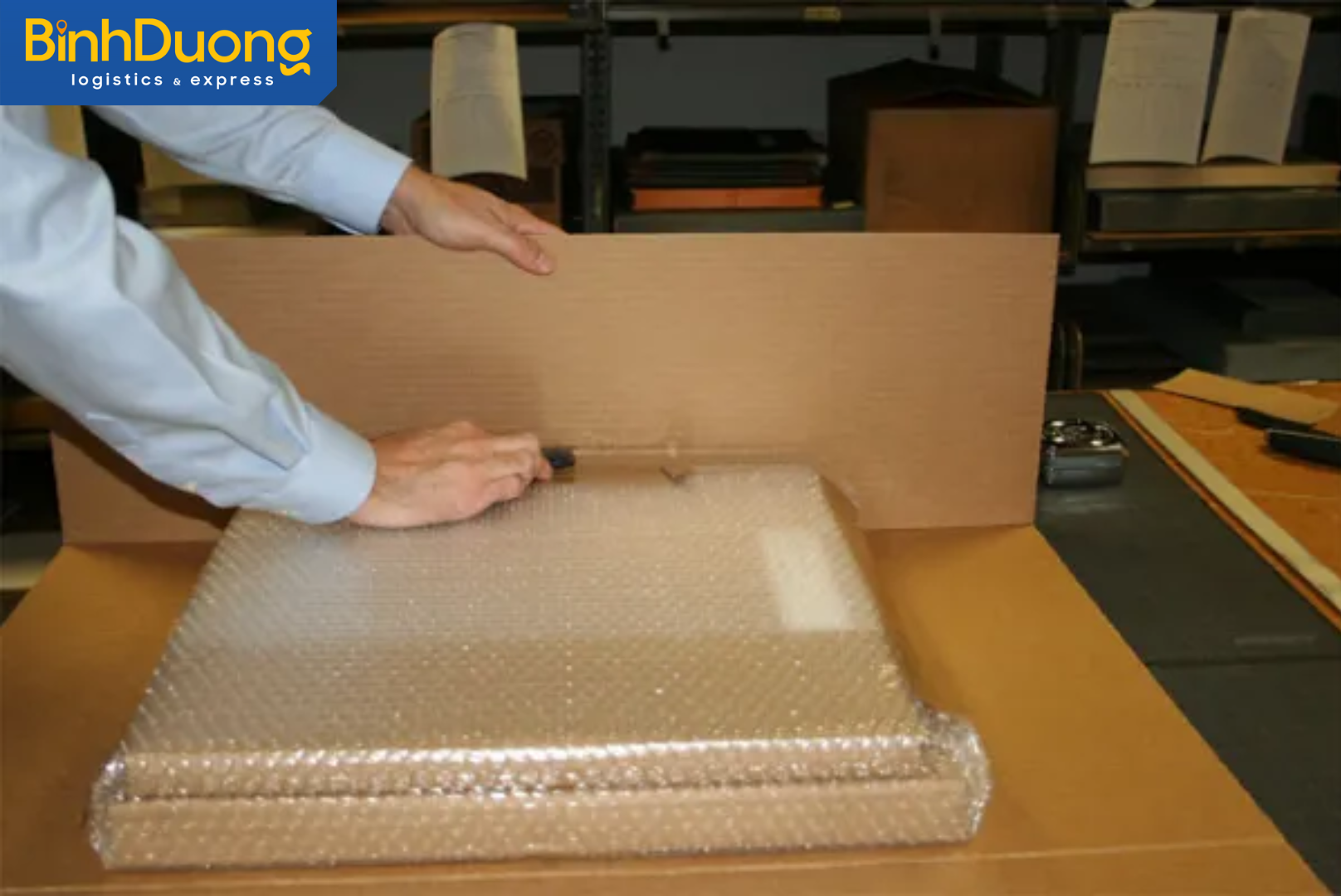 Vận chuyển tranh canvas – tranh thêu từ Bình Dương đi Pháp: Giữ từng đường kim mũi chỉ Vận chuyển tranh canvas – tranh thêu từ Bình Dương đi Pháp: Giữ từng đường kim mũi chỉ