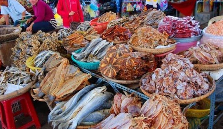 Gửi cá khô từ Bình Dương qua Singapore – Giải pháp vận chuyển nhanh, an toàn và tiết kiệm