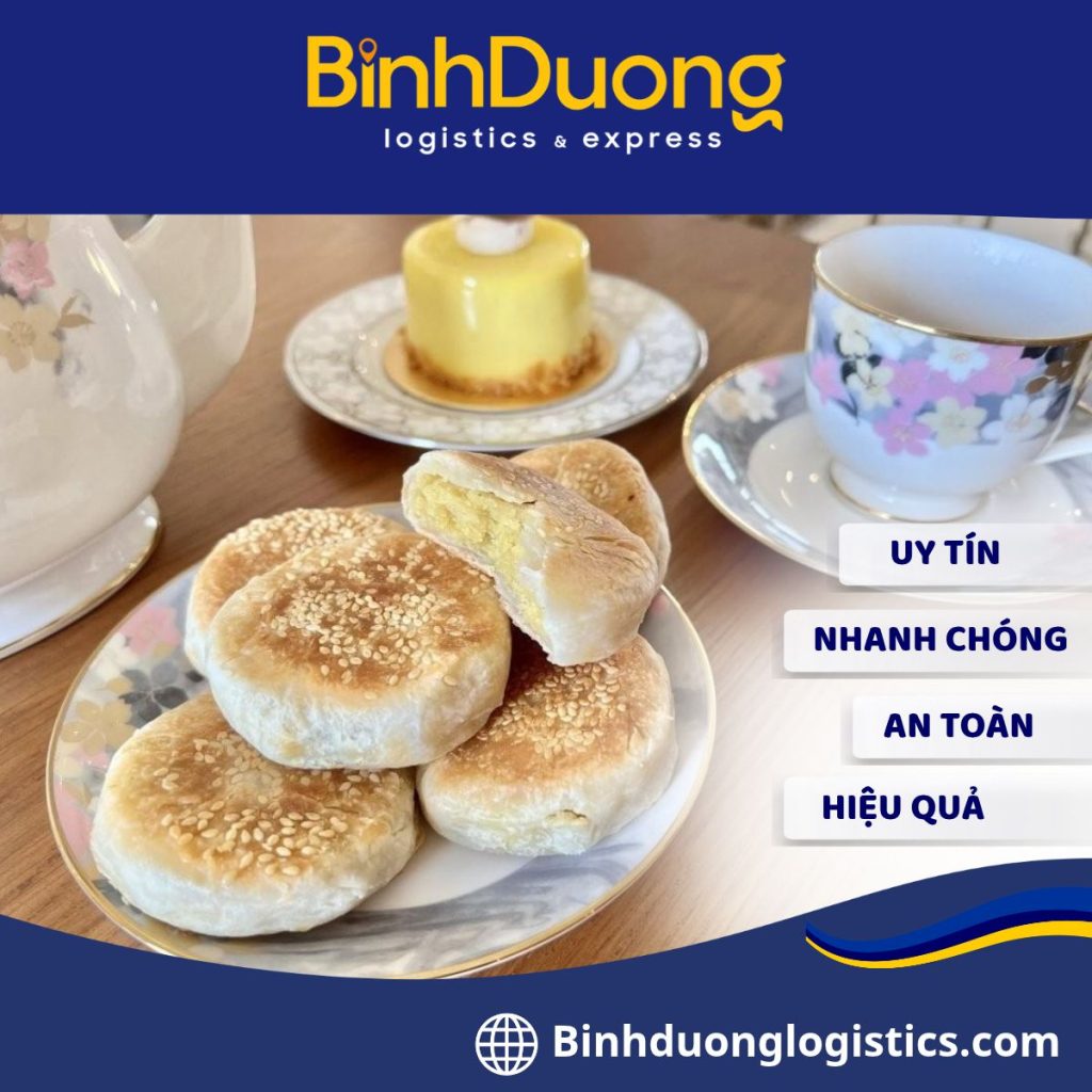 Gửi bánh hạt dẻ sang Nhật Bản – Giải pháp vận chuyển thực phẩm khô an toàn cho kiều bào Việt Bánh hạt dẻ là món đặc sản được nhiều người yêu thích khi đến Sa Pa. Với hương vị bùi béo và lớp vỏ thơm ngon, loại bánh này còn phù hợp để làm quà cho người thân. Nhiều gia đình muốn gửi bánh sang Nhật Bản để người thân thưởng thức hương vị quê nhà. Tuy nhiên, vận chuyển thực phẩm đi nước ngoài cần được kiểm tra kỹ. Người gửi cần chú ý đến cách đóng gói, thời hạn sử dụng và quy định nhập khẩu. Lựa chọn dịch vụ vận chuyển phù hợp sẽ giúp quá trình gửi hàng thuận lợi hơn. 1. Bánh hạt dẻ có thể gửi từ Việt Nam sang Nhật Bản không? Bánh hạt dẻ thường có lớp vỏ làm từ bột mì và phần nhân hạt dẻ nghiền nhuyễn. Một số loại còn sử dụng bơ, đậu xanh hoặc các nguyên liệu khác. Đây là loại thực phẩm đã qua chế biến. Tuy nhiên, khả năng gửi sang Nhật còn phụ thuộc vào thành phần và cách sản xuất. Người gửi cần cung cấp thông tin chính xác về sản phẩm để đơn vị vận chuyển kiểm tra. Những thông tin cần chuẩn bị gồm: Tên sản phẩm và thành phần nguyên liệu. Nguồn gốc và nơi sản xuất. Ngày sản xuất và hạn sử dụng. Khối lượng và số lượng bánh. Bao bì và tình trạng bảo quản. Không phải mọi loại bánh hạt dẻ đều được chấp nhận vận chuyển. Vì vậy, bạn nên xác nhận điều kiện nhập khẩu trước khi gửi hàng. 2. Những lưu ý khi gửi bánh hạt dẻ sang Nhật Bản 2.1. Kiểm tra quy định nhập khẩu thực phẩm Nhật Bản có quy định riêng đối với hàng hóa nhập khẩu. Bánh hạt dẻ cần được xem xét theo thành phần và mục đích sử dụng. Hàng gửi làm quà cho người thân có thể được áp dụng quy trình khác với hàng nhập để kinh doanh. Đối với thực phẩm nhập khẩu để bán hoặc sử dụng trong hoạt động kinh doanh, Nhật Bản yêu cầu khai báo theo Luật Vệ sinh thực phẩm. Nguồn: Bộ Y tế, Lao động và Phúc lợi Nhật Bản. Người gửi nên cung cấp đầy đủ thành phần bánh. Nếu sản phẩm có nguyên liệu từ động vật, cần kiểm tra thêm các quy định liên quan. Việc đóng gói kín không đồng nghĩa với việc hàng chắc chắn được phép nhập khẩu. 2.2. Đóng gói để hạn chế bánh bị vỡ Bánh hạt dẻ thường có kết cấu mềm và dễ nứt khi chịu lực. Quá trình vận chuyển quốc tế còn có nhiều công đoạn xếp dỡ. Vì vậy, đóng gói cẩn thận là bước không nên bỏ qua. Một số cách đóng gói phù hợp gồm: Giữ bánh trong bao bì kín của nhà sản xuất. Xếp bánh vào hộp cứng có kích thước phù hợp. Chèn vật liệu bảo vệ để hạn chế xê dịch. Dùng thùng carton chắc chắn cho kiện hàng. Dán kín các mép thùng trước khi bàn giao. Không nên xếp quá nhiều bánh trong một hộp. Áp lực giữa các lớp có thể làm bánh biến dạng. Bao bì cũng cần sạch và khô trong suốt quá trình chuẩn bị. 2.3. Chú ý hạn sử dụng và điều kiện bảo quản Bánh hạt dẻ có thể sử dụng nguyên liệu dễ bị ảnh hưởng bởi nhiệt độ và độ ẩm. Thời hạn bảo quản còn phụ thuộc vào công thức và quy trình sản xuất. Người gửi nên chọn bánh có hạn sử dụng phù hợp với thời gian vận chuyển. Ưu tiên sản phẩm có nhãn thông tin rõ ràng và bao bì nguyên vẹn. Không nên tự ý hút chân không hoặc thay đổi bao bì khi chưa xác nhận yêu cầu của nhà sản xuất. Với bánh cần bảo quản lạnh, cần thông báo trước để kiểm tra phương án vận chuyển thích hợp. 3. Quy trình gửi bánh hạt dẻ sang Nhật Bản Quy trình gửi hàng thường gồm các bước sau: Bước 1: Tiếp nhận thông tin hàng hóa Người gửi cung cấp hình ảnh, thành phần, số lượng và trọng lượng bánh. Đơn vị vận chuyển dựa vào đó để kiểm tra khả năng tiếp nhận. Bước 2: Kiểm tra điều kiện vận chuyển Đơn vị vận chuyển xác minh quy định nhập khẩu và điều kiện của hãng vận chuyển. Nếu sản phẩm không đáp ứng yêu cầu, cần thông báo trước cho khách hàng. Bước 3: Đóng gói và chuẩn bị thông tin Bánh được đóng gói phù hợp với đặc tính hàng hóa. Người gửi cung cấp thông tin người nhận tại Nhật Bản. Nội dung khai báo phải chính xác và thống nhất với kiện hàng. Bước 4: Tiếp nhận và vận chuyển Sau khi xác nhận đủ điều kiện, hàng được bàn giao để vận chuyển quốc tế. Người gửi nên lưu lại mã vận đơn để theo dõi hành trình. Bước 5: Theo dõi quá trình giao hàng Kiện hàng có thể được kiểm tra trong quá trình thông quan. Thời gian nhận hàng phụ thuộc vào tuyến vận chuyển và tình trạng xử lý tại cửa khẩu. Người gửi cần phối hợp bổ sung thông tin nếu được yêu cầu. 4. Lựa chọn giải pháp vận chuyển phù hợp Vận chuyển hàng không có thể phù hợp với những kiện bánh nhỏ, cần giao nhanh. Phương án này giúp rút ngắn thời gian di chuyển so với nhiều hình thức vận tải khác. Tuy nhiên, thời gian toàn trình còn bao gồm khâu tiếp nhận, xử lý hàng và thông quan. Vì vậy, người gửi nên xác nhận thời gian dự kiến trước khi sử dụng dịch vụ. Khi lựa chọn đơn vị vận chuyển, bạn nên quan tâm đến các yếu tố sau: Khả năng tiếp nhận thực phẩm khô đi Nhật Bản. Hướng dẫn đóng gói và khai báo hàng hóa. Phương án theo dõi hành trình. Cách xử lý khi phát sinh kiểm tra hoặc chậm trễ. Chi phí dự kiến theo trọng lượng và kích thước kiện hàng. Đối với hàng thực phẩm, việc xác nhận khả năng nhập khẩu cần được thực hiện trước khi chốt lịch gửi. Điều này giúp hạn chế rủi ro phát sinh trong quá trình vận chuyển. 5. Gửi bánh hạt dẻ sang Nhật Bản cùng dịch vụ vận chuyển quốc tế Bánh hạt dẻ không chỉ là món ăn đặc sản. Đây còn là món quà mang hương vị quê nhà dành cho người Việt đang sinh sống tại Nhật Bản. Để gửi hàng thuận lợi, người gửi cần chuẩn bị sản phẩm có nguồn gốc rõ ràng. Bao bì phải phù hợp và thông tin khai báo cần chính xác. Quan trọng nhất là xác nhận quy định nhập khẩu trước khi gửi. Nếu có nhu cầu vận chuyển bánh hạt dẻ hoặc các loại thực phẩm khô khác sang Nhật Bản, bạn nên cung cấp thông tin sản phẩm để được kiểm tra điều kiện tiếp nhận. Việc chuẩn bị đầy đủ ngay từ đầu sẽ giúp quá trình gửi hàng chủ động và hạn chế những vấn đề không mong muốn.